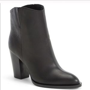 VINCE ERVING ANKLE BOOTIES